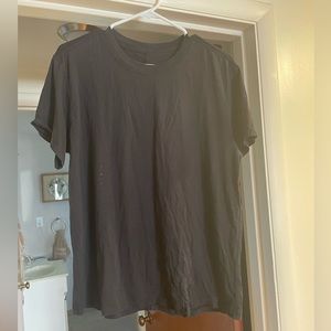 Excellent Used Condition Lululemon boyfriend tee size 6.